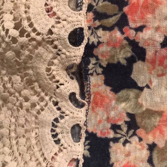 Crop top - Picture 2 of 5